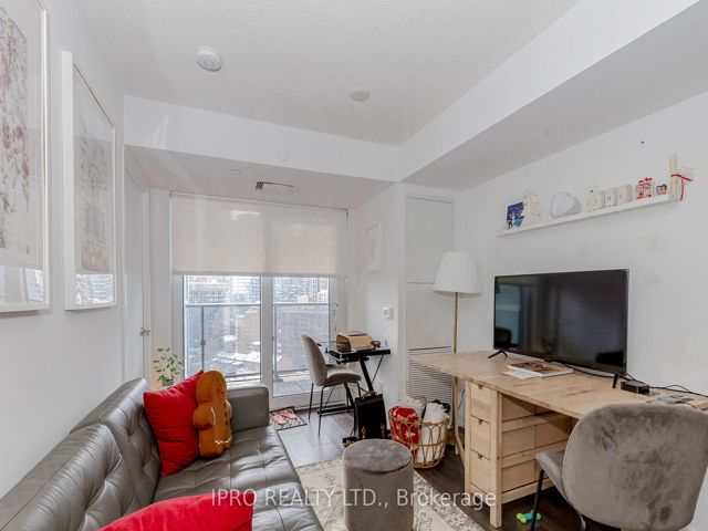 1705 - 219 Dundas St E