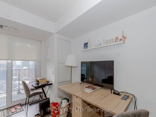 1705 - 219 Dundas St E