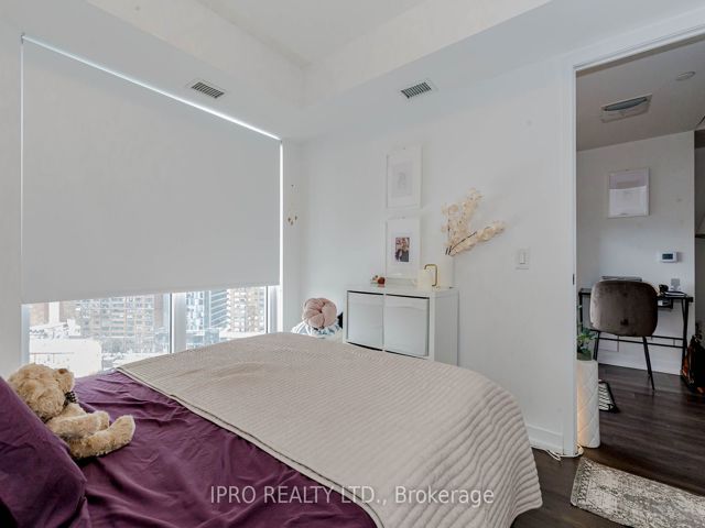 1705 - 219 Dundas St E