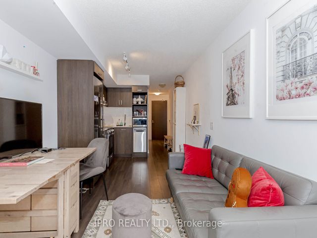 1705 - 219 Dundas St E