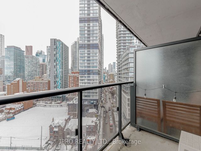 1705 - 219 Dundas St E