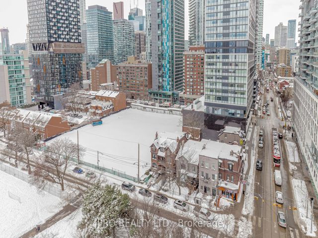 1705 - 219 Dundas St E
