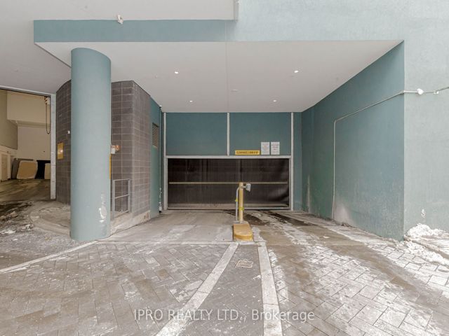 1705 - 219 Dundas St E