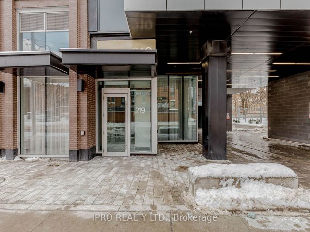 1705 - 219 Dundas St E