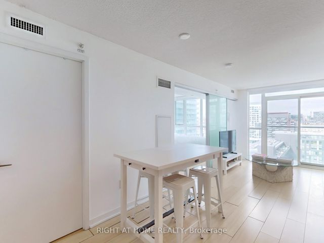 1610 - 85 Queens Wharf Rd