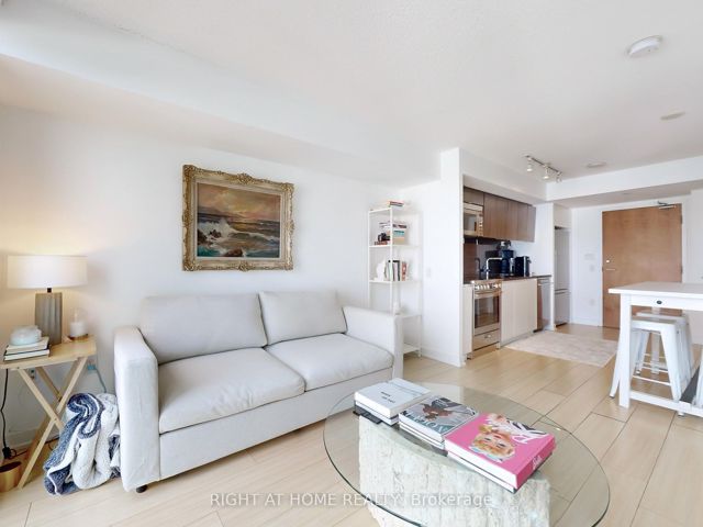 1610 - 85 Queens Wharf Rd