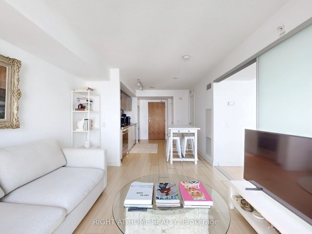 1610 - 85 Queens Wharf Rd