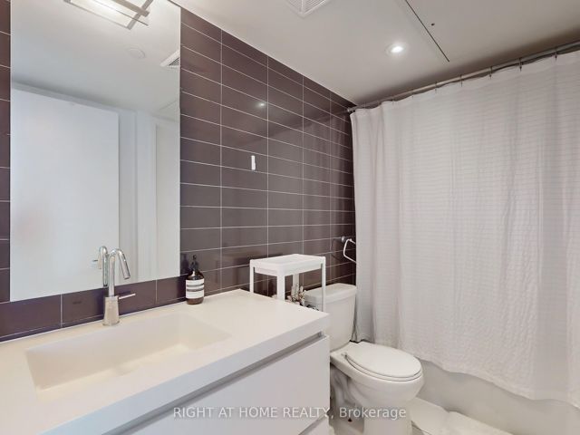 1610 - 85 Queens Wharf Rd