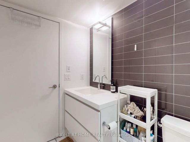 1610 - 85 Queens Wharf Rd