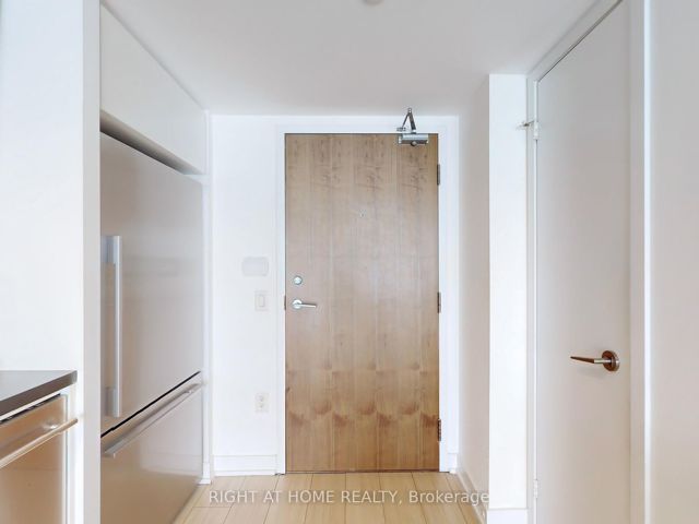 1610 - 85 Queens Wharf Rd