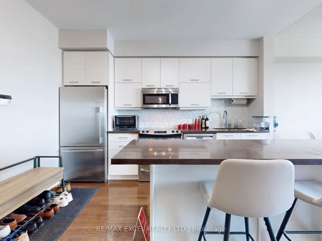 706 - 26 Norton Ave