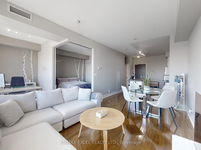 706 - 26 Norton Ave