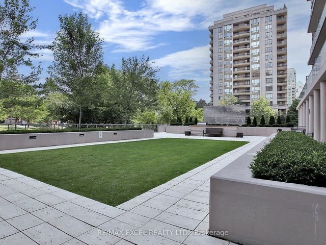 706 - 26 Norton Ave