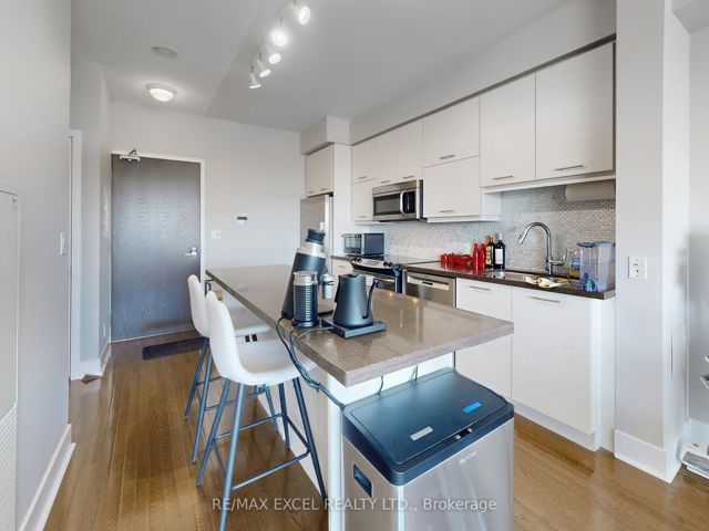 706 - 26 Norton Ave