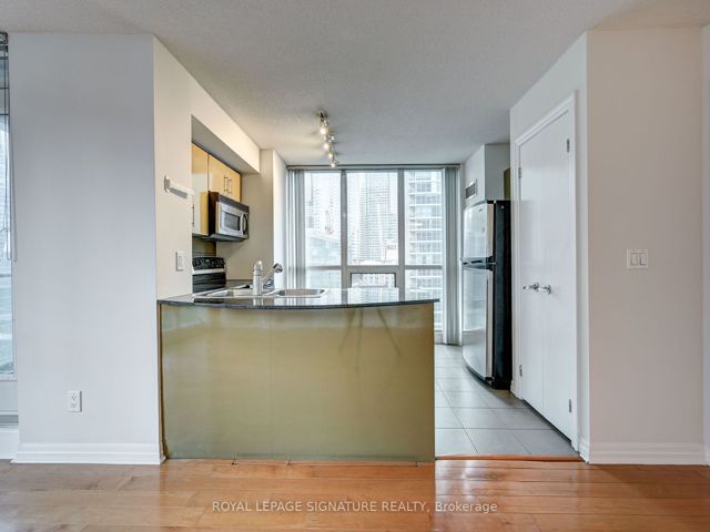 1202 - 16 Yonge St