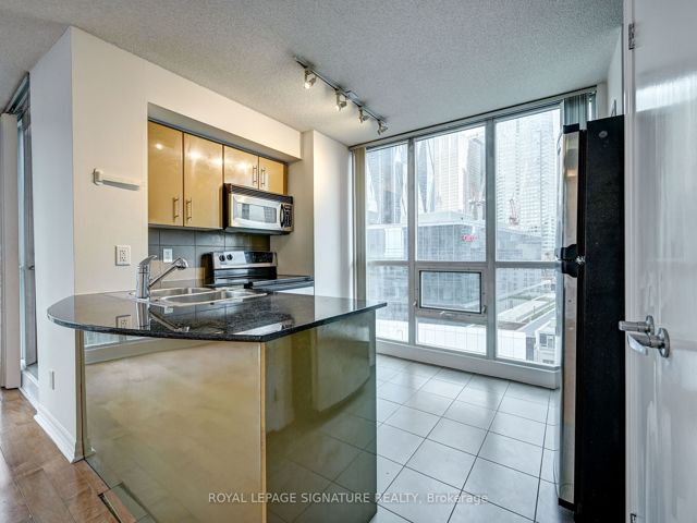 1202 - 16 Yonge St