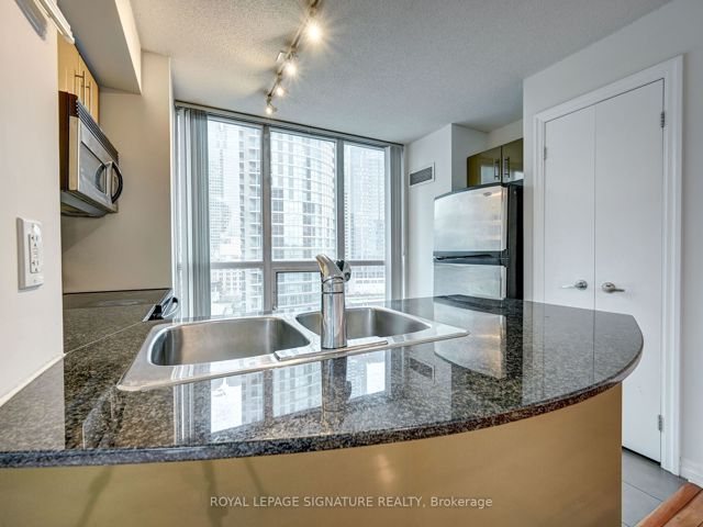 1202 - 16 Yonge St