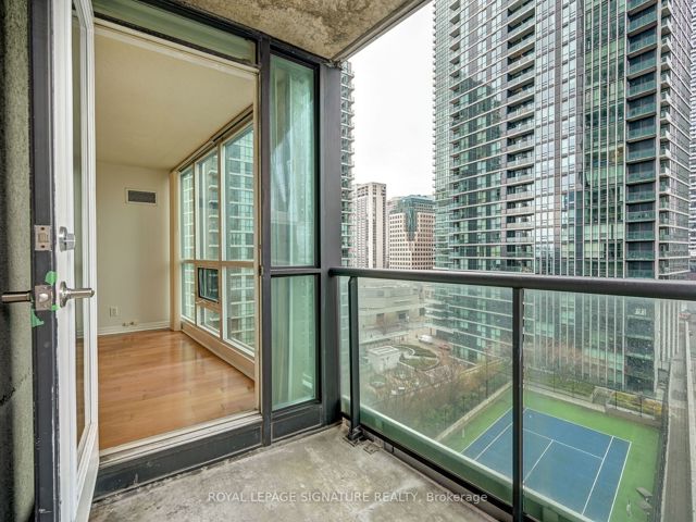 1202 - 16 Yonge St