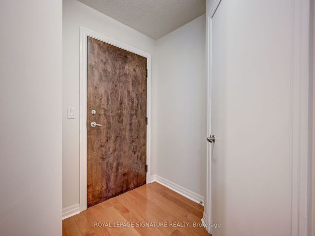 1202 - 16 Yonge St