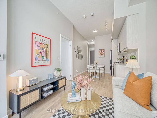 317 - 32 Forest Manor Rd
