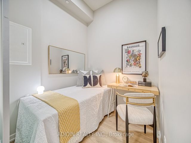 317 - 32 Forest Manor Rd