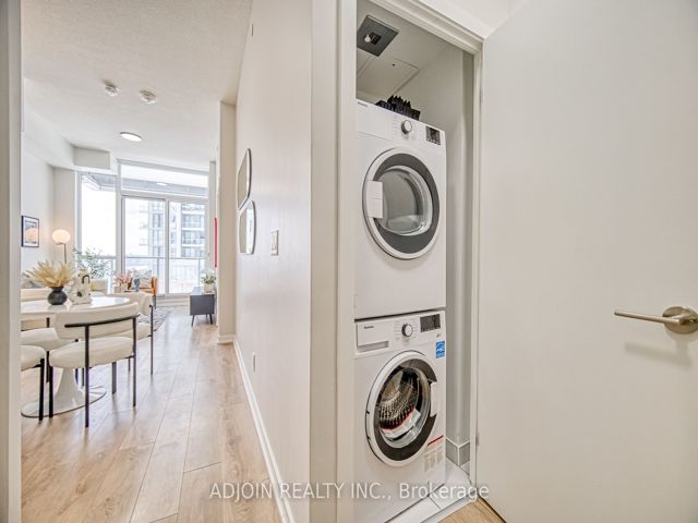 317 - 32 Forest Manor Rd