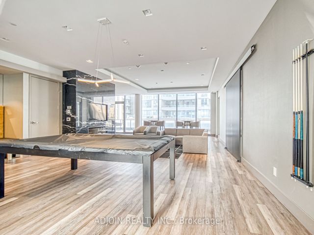 317 - 32 Forest Manor Rd