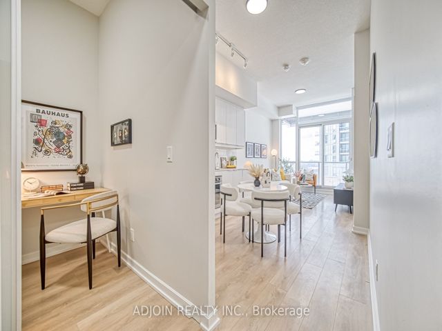317 - 32 Forest Manor Rd