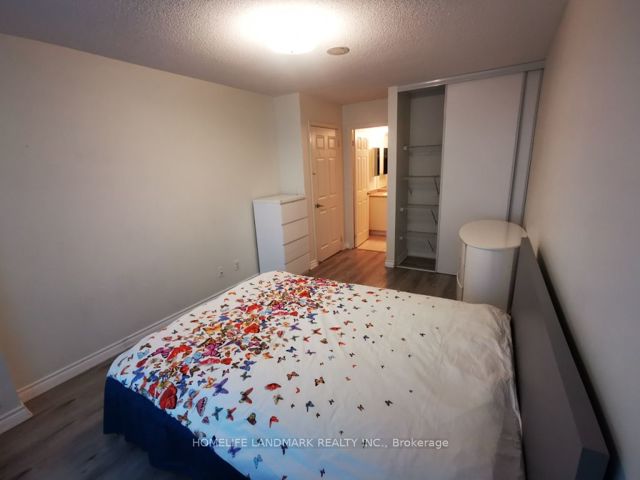 606 - 19 Grand Trunk Cres