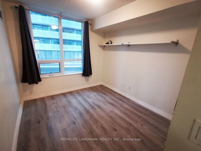 606 - 19 Grand Trunk Cres