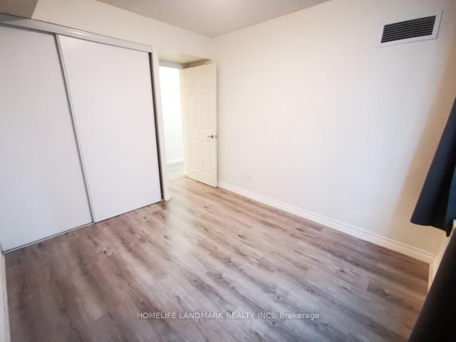 606 - 19 Grand Trunk Cres