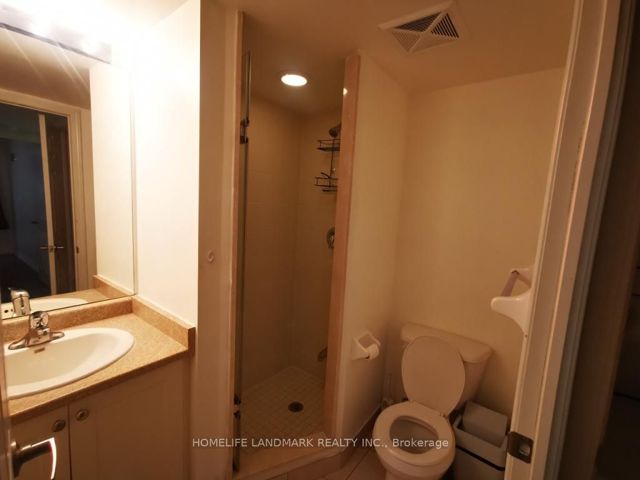 606 - 19 Grand Trunk Cres