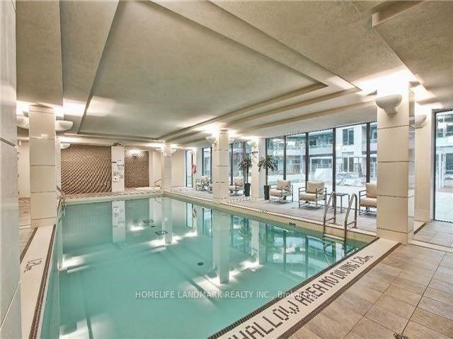 606 - 19 Grand Trunk Cres