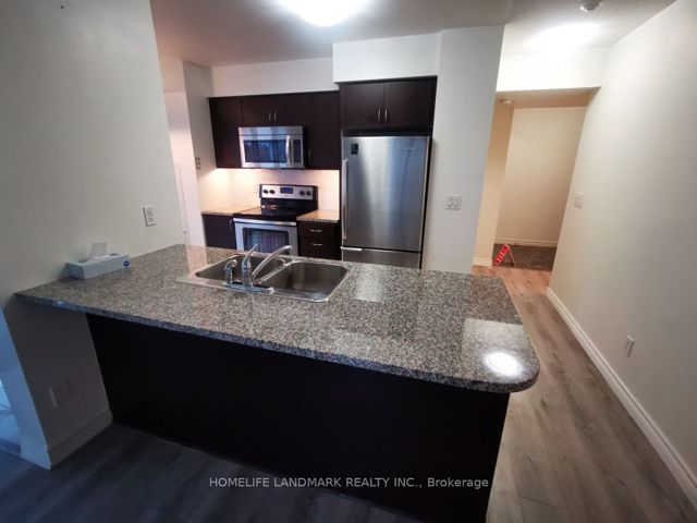 606 - 19 Grand Trunk Cres