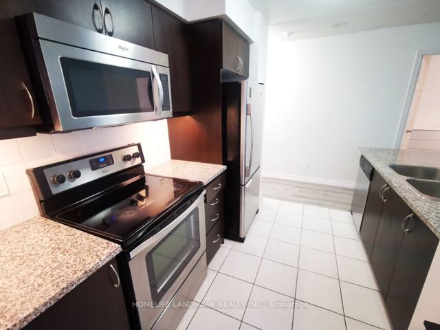 606 - 19 Grand Trunk Cres