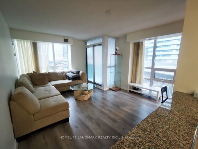 606 - 19 Grand Trunk Cres