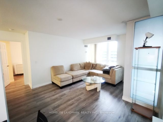 606 - 19 Grand Trunk Cres