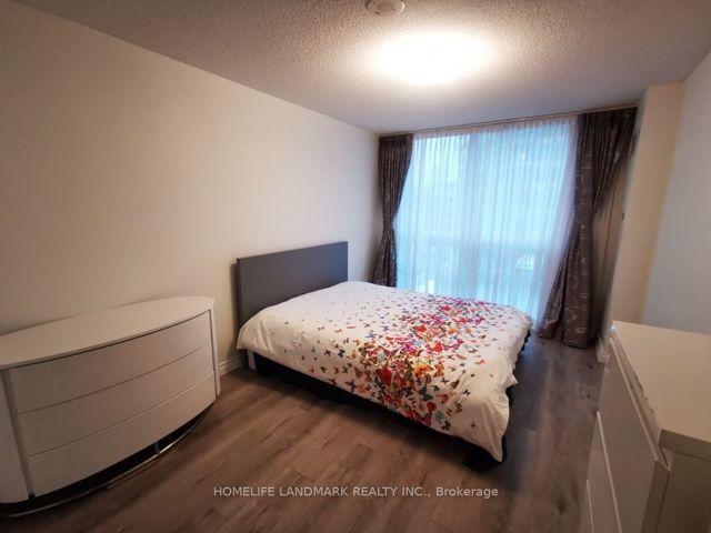 606 - 19 Grand Trunk Cres