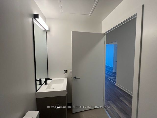 701 - 250 Lawrence Ave W