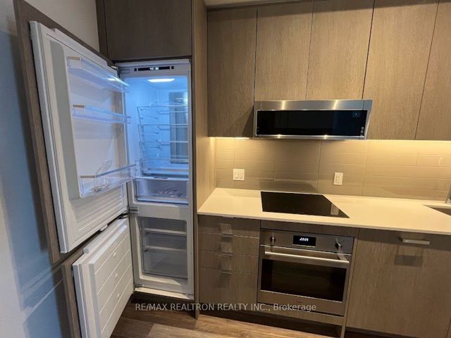 701 - 250 Lawrence Ave W
