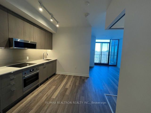 701 - 250 Lawrence Ave W