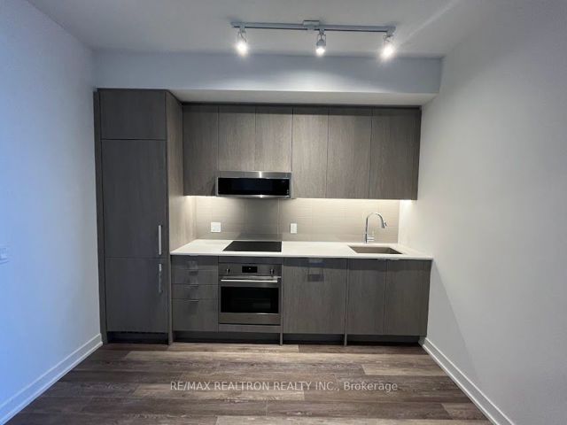 701 - 250 Lawrence Ave W