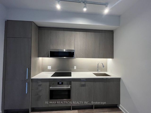 701 - 250 Lawrence Ave W