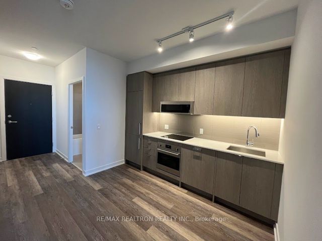 701 - 250 Lawrence Ave W