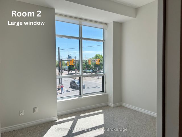 215 - 410 Queens Quay W