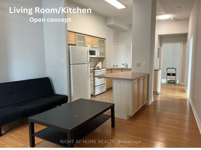 215 - 410 Queens Quay W