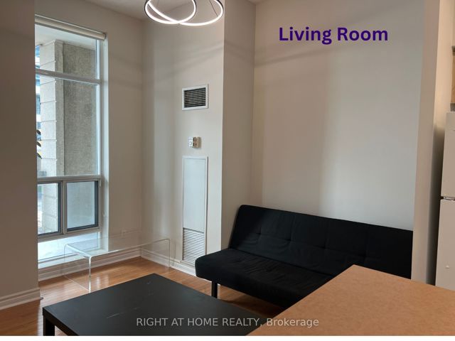 215 - 410 Queens Quay W