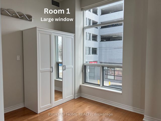 215 - 410 Queens Quay W