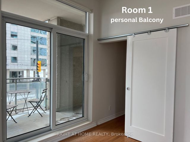 215 - 410 Queens Quay W