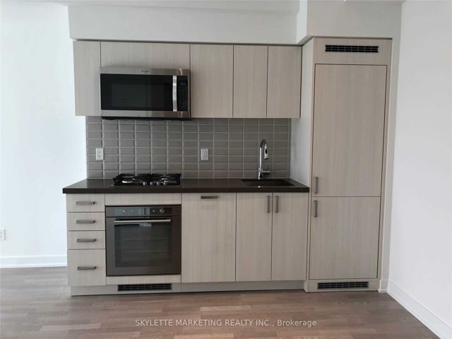 306 - 501 St. Clair Ave W
